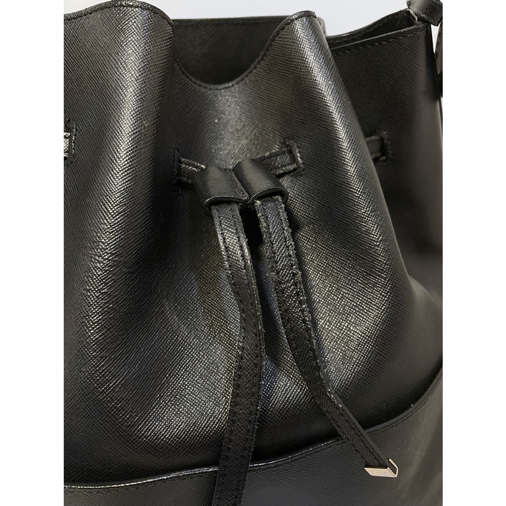 SOLD Cuyana oversized leather bucket bag - Picture 2 of 10